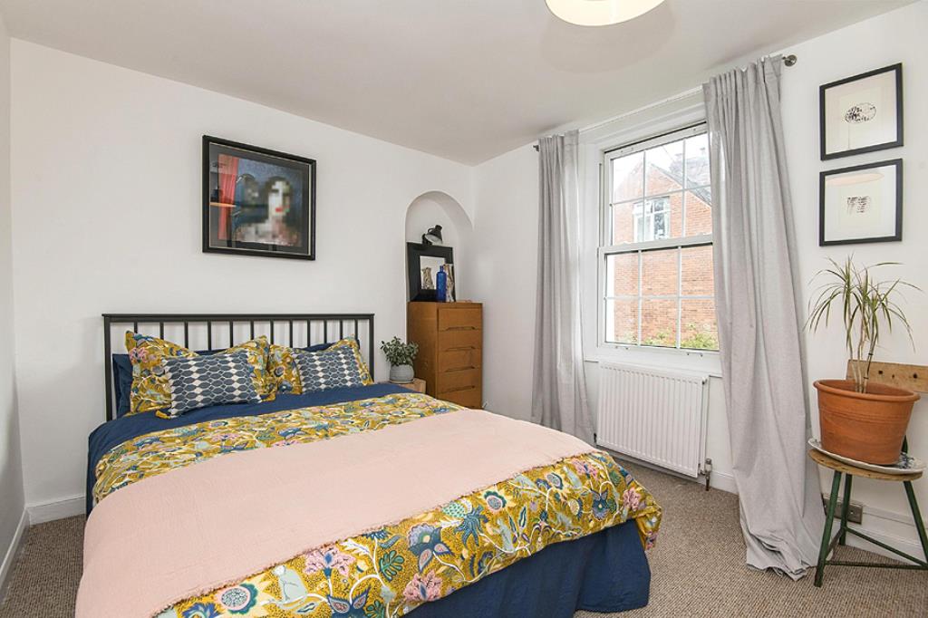 Lot: 143 - THREE STOREY THREE-BEDROOM TOWN HOUSE - Primary bedroom